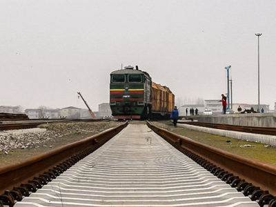 پایان عملیات ریل‌گذاری خط آهن خاش- زاهدان با ثبت چندین رکورد