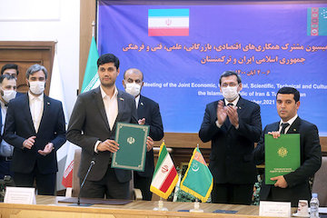 امضای تفاهم‌نامه همکاری‌های مشترک ریلی با آزاد آتامرادوف رئیس آژانس راه‌آهن ترکمنستان