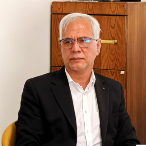 آقای عدالتیان مدیر عامل هلدینگ عدالتیان