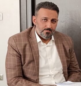 آقای علی حسینی ادیب مدیر عاملشرکت بارگلزا